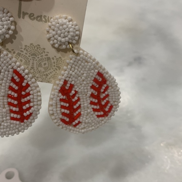 You are buying both pairs. I am selling them together - Picture 5 of 6